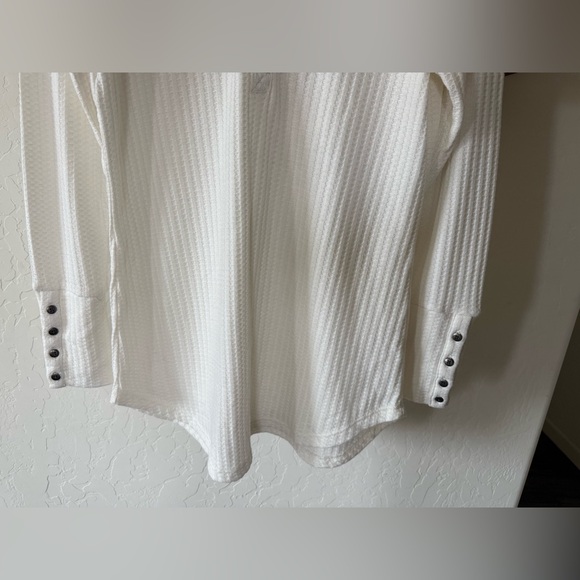 Chaser|White soft waffle knit thermal long sleeve top with cute buttons•••Large - Picture 4 of 10